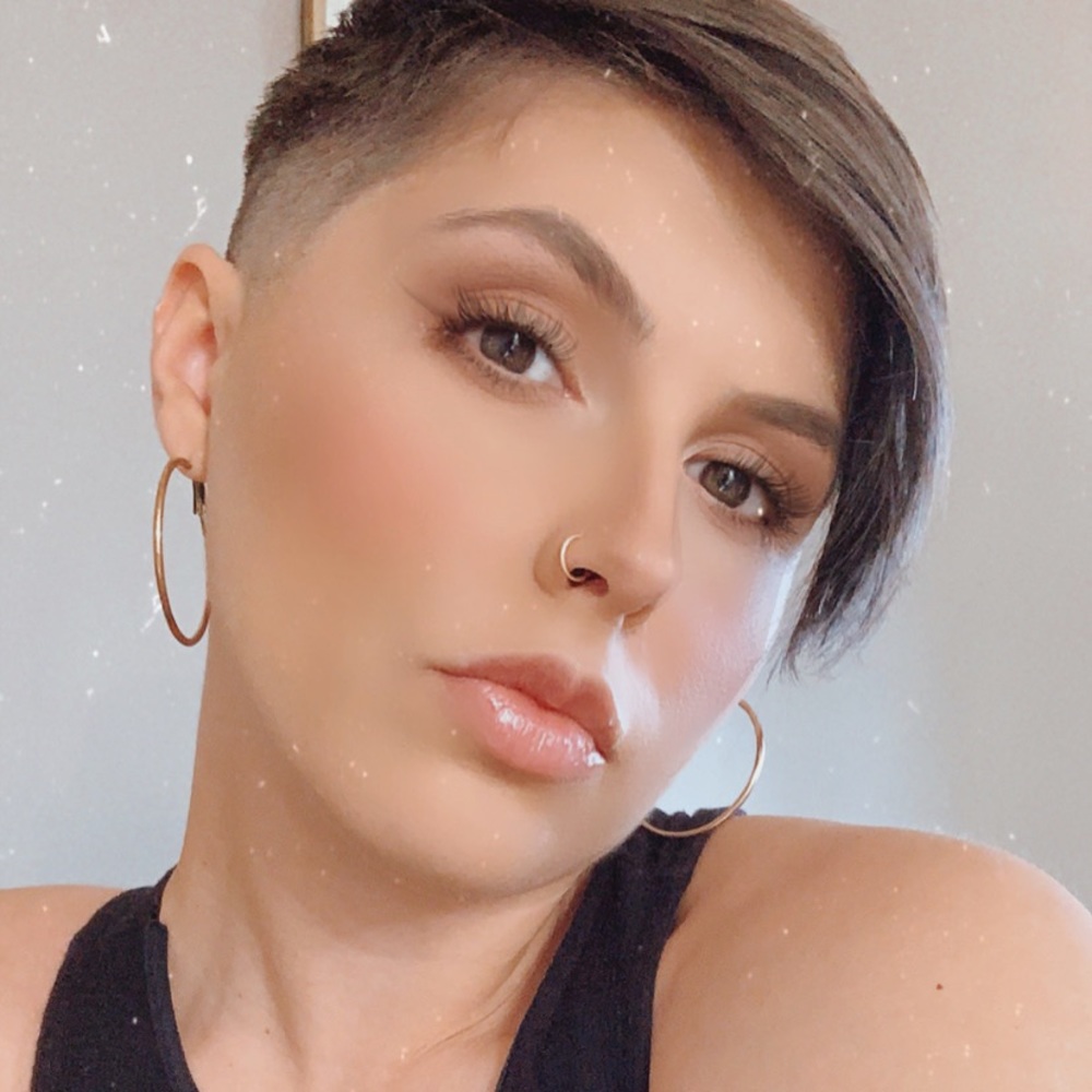 Meet your Posher, Becca
